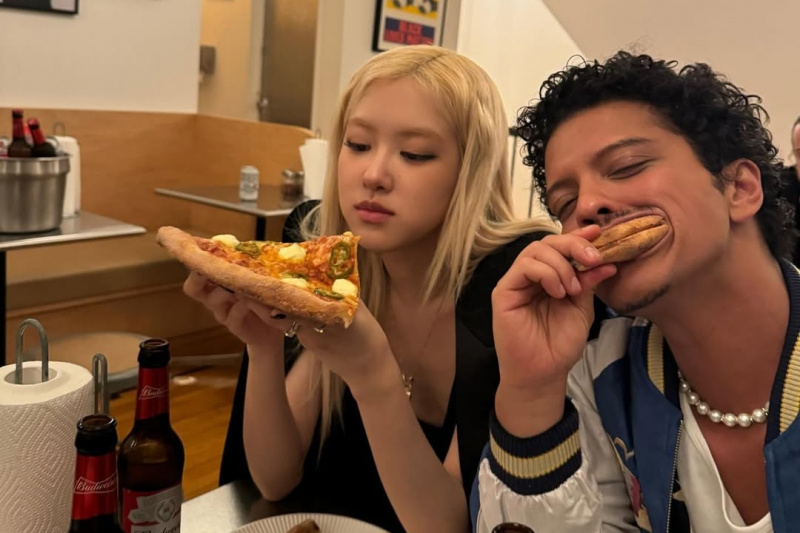 'APT' od Rosé od BLACKPINK. Becomes Her 1st Solo Song To Go BRIT Silver In UK