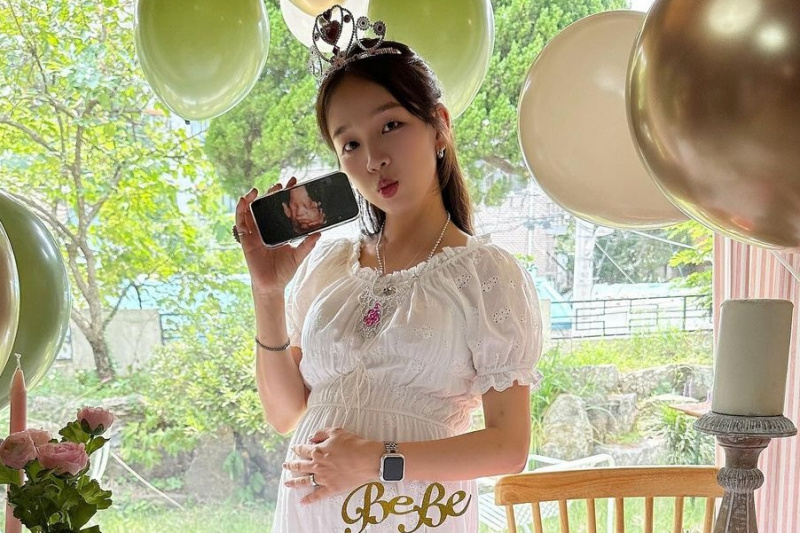 Baek A Yeon dà il benvenuto al suo primo figlio
