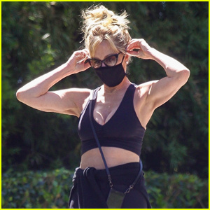 Melanie Griffith Berbuih Crop-Top Semasa Bersiar-siar