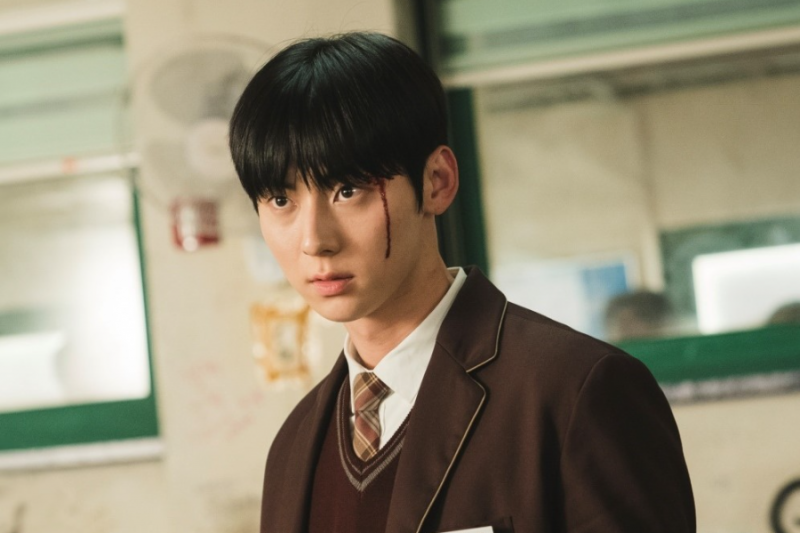 Hwang Minhyun kavatseb tulevases draamas oma 'õpperühma' kaitsta
