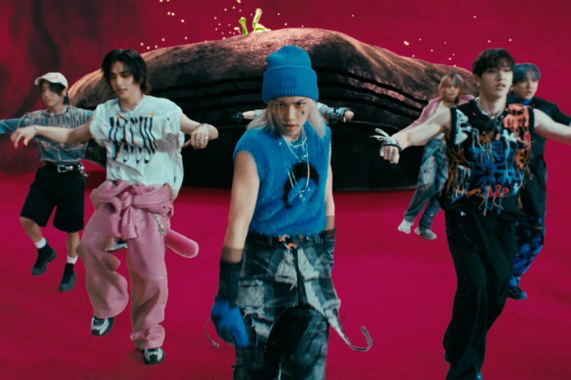 Nézd meg: A Stray Kids visszatér szórakoztató horrorfilmekkel ihletett MV-vel a „JJAM”-hez