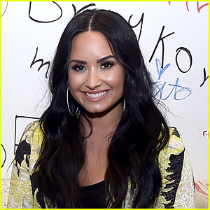 Demi Lovato Membantu Melancarkan Dana Kesihatan Mental Untuk Peminat Yang Bergelut Semasa Pandemik | Demi Lovato