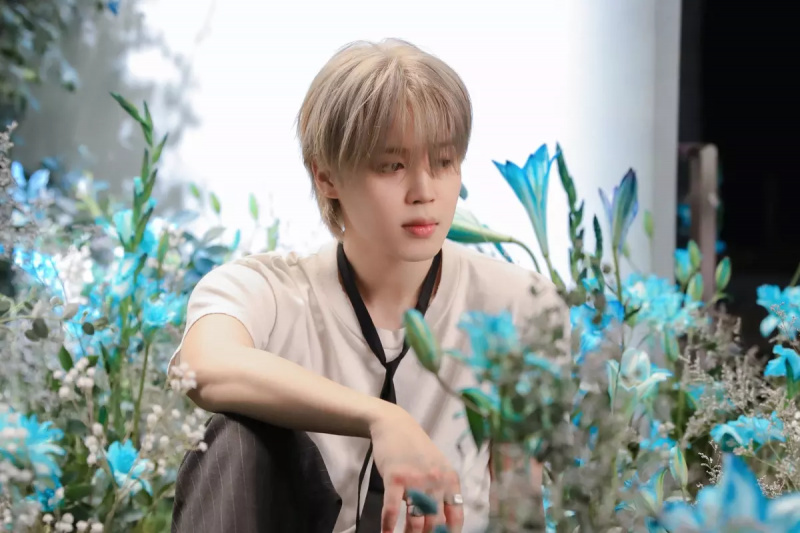 รถไฟฟ้า's Jimin Becomes 1st K-Pop Soloist In History To Enter Top 2 Of Billboard 200 With Multiple Albums