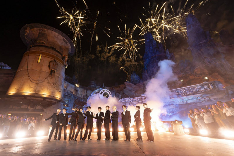 SEVENTEEN จะกลายเป็นศิลปินเคป็อปกลุ่มแรกที่ได้แสดงใน 'The Wonderful World Of Disney: Holiday Spectacular' ทางช่อง ABC