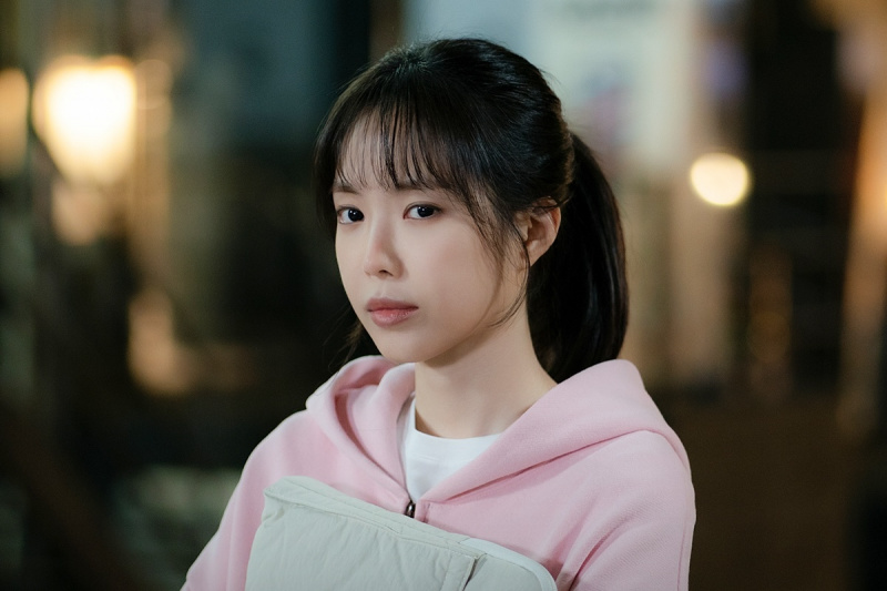 Son Naeun chia sẻ về việc điều hướng gia đình trong “Romance In The House”, mối quan hệ giữa nhân vật của cô với Minho và hơn thế nữa