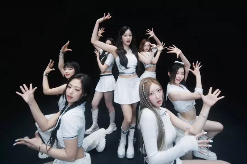 İzle: BABYMONSTER, Müzik Şovu İlk Gösterimi Öncesinde “LIKE THAT” İçin Dans Performansı Videosu Yayınladı