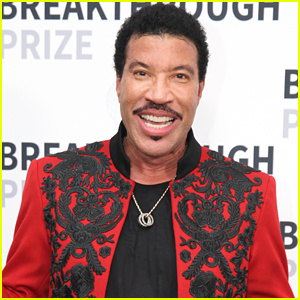 莱昂内尔·里奇 (Lionel Richie) 的《通宵达旦》激发了迪士尼电影音乐项目的灵感 |莱昂内尔·里奇