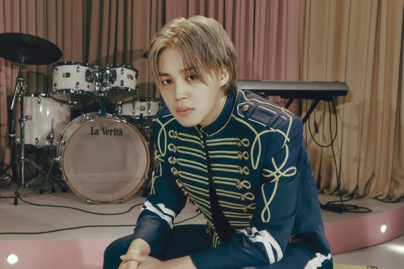 BTS's Jimin fejer iTunes-hitlister over hele verden med 'Who' og 'MUSE'