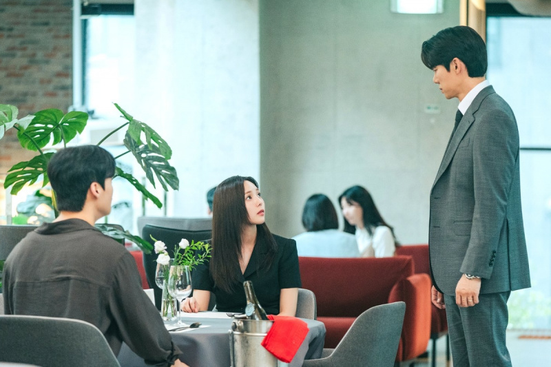 Yoo Yeon Seok מזייף התמודדות עם צ'ה סו בין והאו נאם ג'ון ב'כשהטלפון מצלצל'
