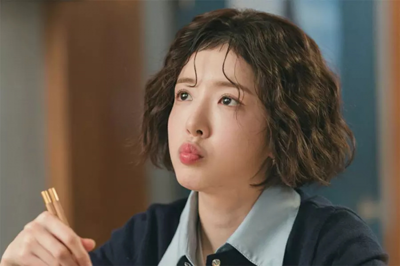 Nag-transform si Jung In Sun sa Isang Kakaibang Scientist Sa Paparating na Rom-Com na “DNA Lover”