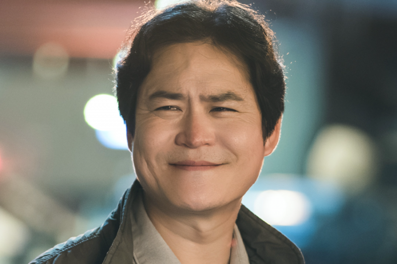Kim Sung Kyun zapowiada chemię z Kim Nam Gilem i okazuje uznanie fanom oczekującym „The Fiery Priest 2”