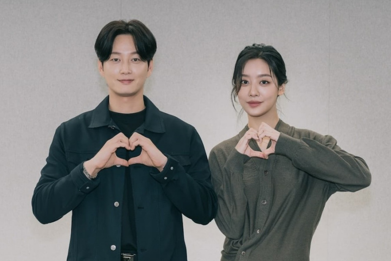Cha Joo Young, Lee Hyun Wook og flere deltar i et heftig skuespilleroppgjør ved manuslesing for 'The Queen Who Crowns'