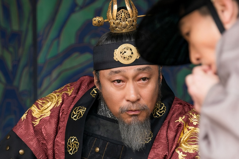 Lee Sung Min Menunjukkan Karisma Raja Dalam Drama Sageuk Akan Datang 'The Queen Who Crowns'