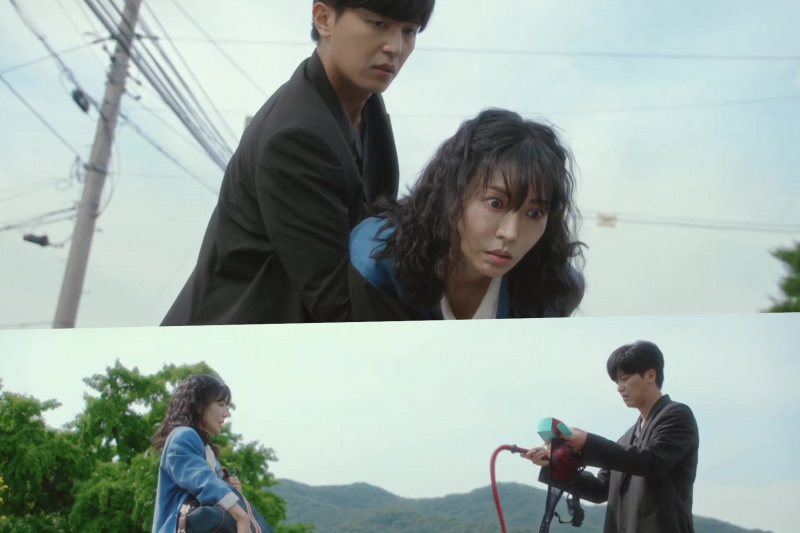 Xem: Yeon Woo Jin không thể tin được sau khi nhìn thấy thứ bên trong túi của Kim So Yeon trong teaser 'A Virtuous Business'