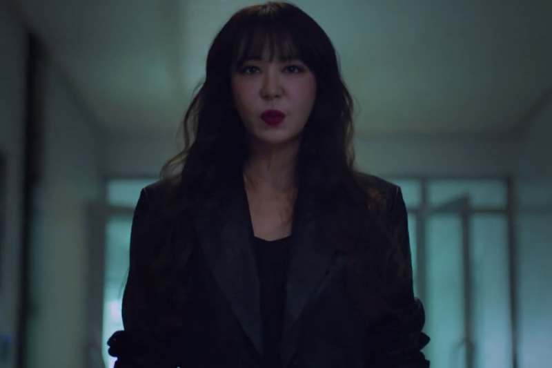 Bekijk: Shim Yi Young loopt een donkere gang binnen om het verraad van haar man te wreken in een nieuwe dramateaser