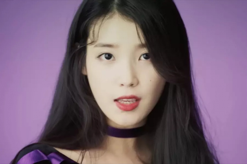 IU Menjadi Solois K-Pop Wanita Pertama yang Mencapai 100 Juta Views Dengan 9 MV Berbeda