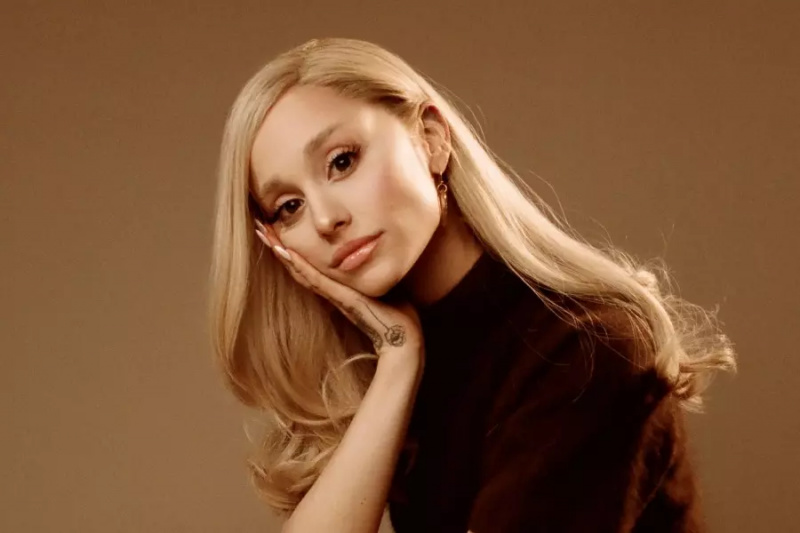 Ariana Grande bestätigt, dass sie sich Weverse anschließen wird