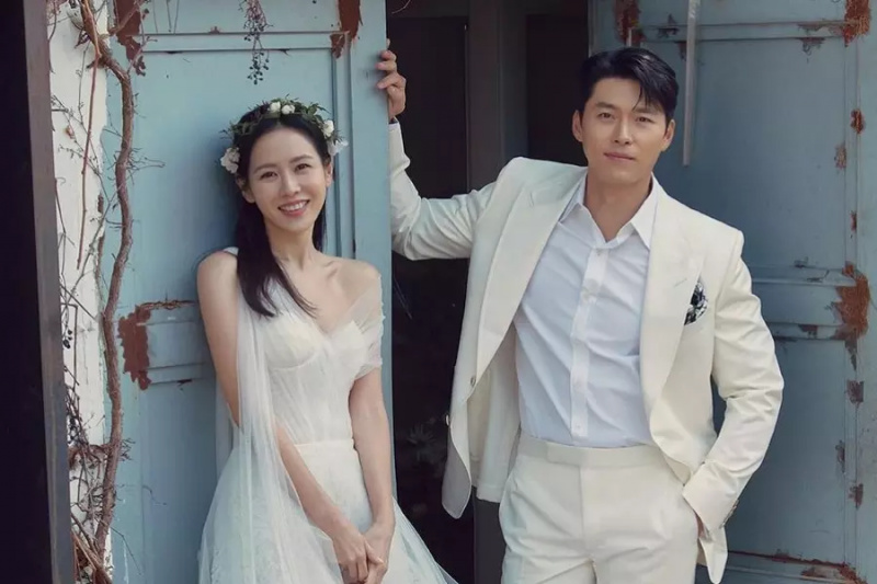 Son Ye Jin празнува 2-та годишнина от сватбата с Hyun Bin, като споделя великолепни снимки