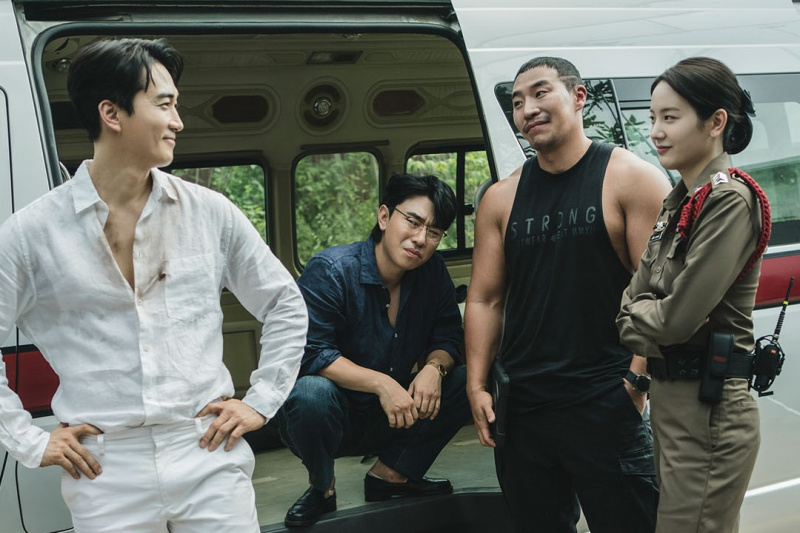 Song Seung Heon, Lee Si Eon, Tae Won Suk et Jang Gyuri font preuve d'une chimie inégalée dans 'The Player 2: Master Of Swindlers'