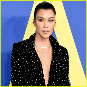 Kourtney Kardashian แบ่งปันข้อความที่ทำให้งงเกี่ยวกับการไม่โอเคในโซเชียลมีเดีย
