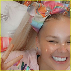 Jojo Siwa تعود إلى الشعر الأشقر بعد يومين فقط من ظهورها لأول مرة شعر امرأة سمراء | جوجو سيوا