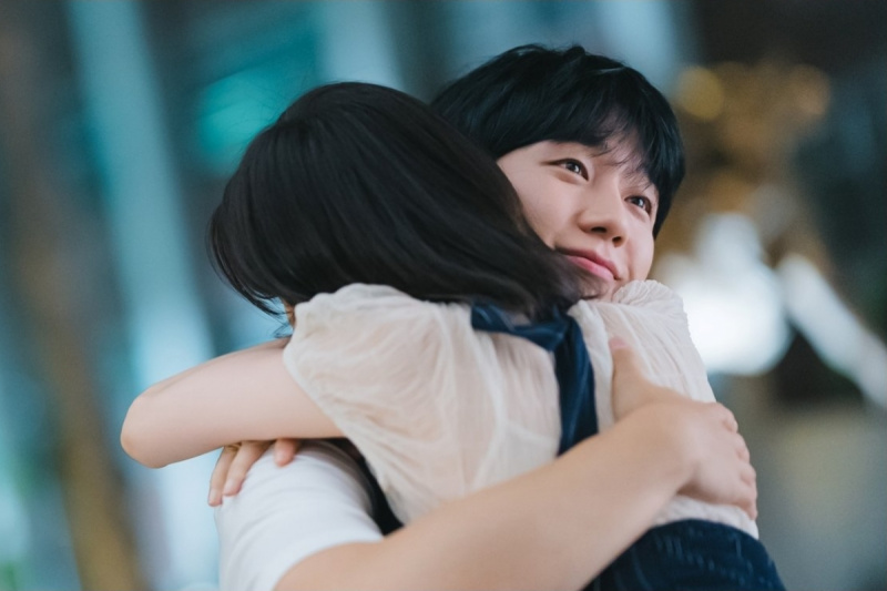 Jung Hae In y Jung So Min no se inmutan por la desaprobación de sus madres hacia su relación en “Love Next Door”