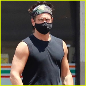 Colin Farrell โชว์กล้ามในชุดเสื้อแขนกุดขณะออกไปเที่ยวที่ LA | คอลิน ฟาร์เรลล์