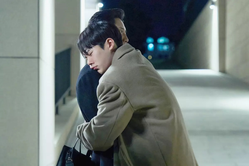 Lee Jung Ha Lasing na Niyakap si Shin Ha Kyun Sa 'The Auditors'