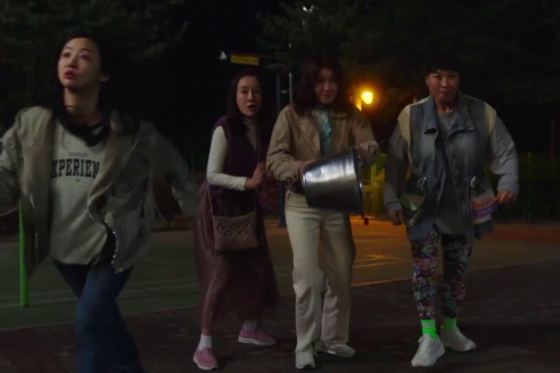 Sledujte: Lee Si Young, Jung Young Joo, Dasom a Nam Ki Ae se spojí do poprsí sousedských darebáků v novém upoutávce „Salon de Holmes“