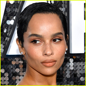 Zoe Kravitz trả lời người hâm mộ hỏi liệu cô ấy có làm sáng da của mình không | Zoe Kravitz