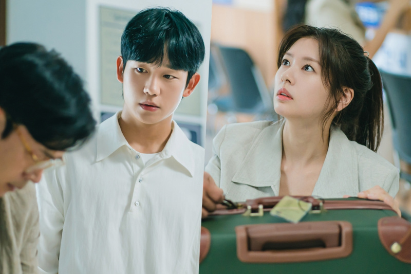 Jung Hae In e Jung So Min trovano la valigia di sua madre alla stazione di polizia in 'L'amore della porta accanto'
