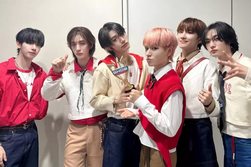 Saksikan: BOYNEXTDOOR Raih Kemenangan Kedua Untuk “Earth, Wind & Fire” di “Show Champion”; Pertunjukan Oleh ILLIT, Loosesemble, Dan Banyak Lagi