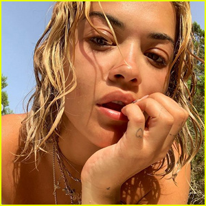 Η Rita Ora παίρνει λίγο ήλιο σε μια σειρά selfie για ηλιοθεραπεία – Δείτε τις καυτές φωτογραφίες! | Rita Ora, χωρίς πουκάμισο