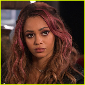 El creador de 'Riverdale' responde a Vanessa Morgan y promete hacer que el programa sea más diverso | RiverdaleVanessa Morgan