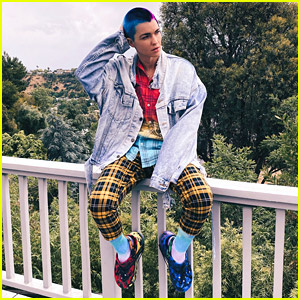 Ruby Rose ha dissenyat una sabata Rainbow Crocs per al mes de l'orgull! | Ruby Rose, Compres