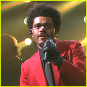 The Weeknd ดำเนินการ'Blinding Lights' & 'Scared to Live' on 'Saturday Night Live' - Watch!