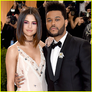  تستمع سيلينا غوميز إلى Ex The Weeknd's New Music In Quarantine