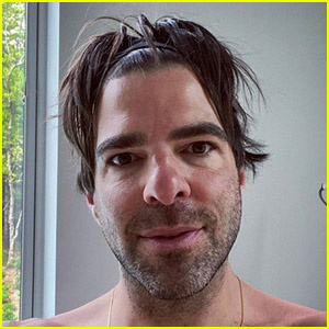 Zachary Quinto praznuje štiri leta treznosti s selfijem brez majice