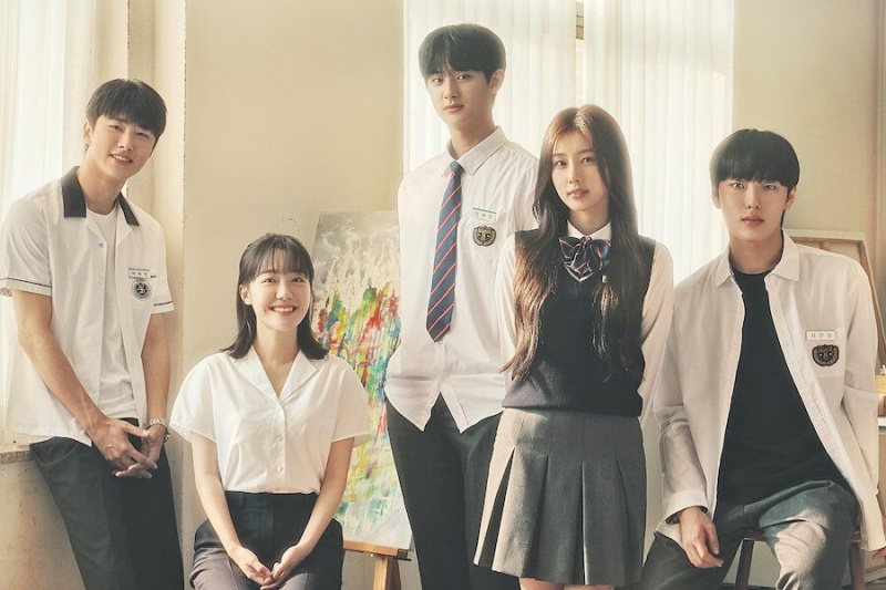 Seo Ji Hoon و So Ju Yeon والمزيد يتباهون بمزامنة رائعة مع شخصيات Webtoon الأصلية في ملصق درامي جديد