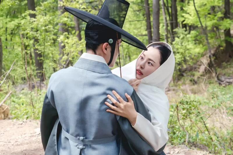 Nabasag ng Finale ng “Knight Flower” ang Rekord Para sa Pinakamataas na Rating ng Anumang Drama ng Biyernes-Sabado Sa Kasaysayan ng MBC
