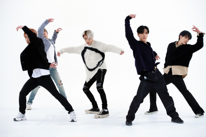 視聴: WayV が aespa、NCT DREAM、NewJeans、SHINee をカバーし、「週刊アイドル」でビートを刻む