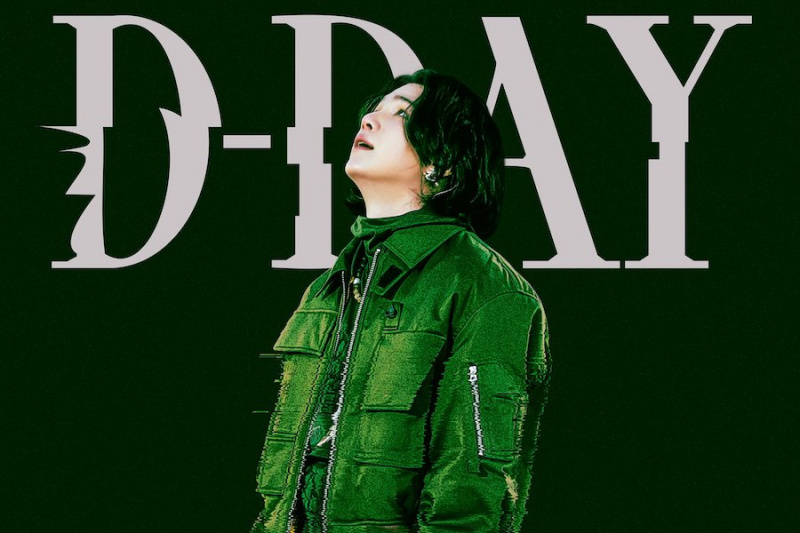Si Suga ng BTS ay Nakatingala sa Langit Sa Poster Para sa Bagong Solo Documentary na “SUGA: Road To D-DAY”