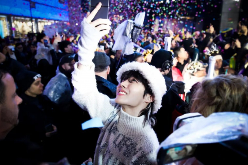 Ang J-Hope ng BTS ay Magbibida sa Sariling Dokumentaryo na 'J-Hope In The Box'