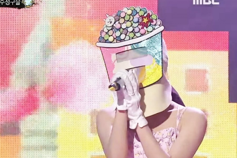 Παρακολουθήστε: Girl Group Centre Charms With Cover Of IU's 'Friday' στο 'The King Of Mask Singer'
