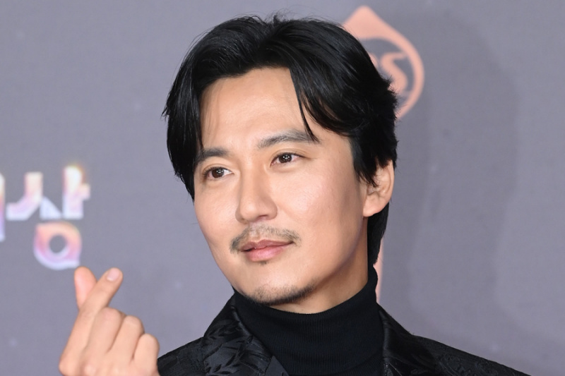 Kim Nam Gil riceve un'offerta per recitare in un nuovo dramma d'azione misterioso