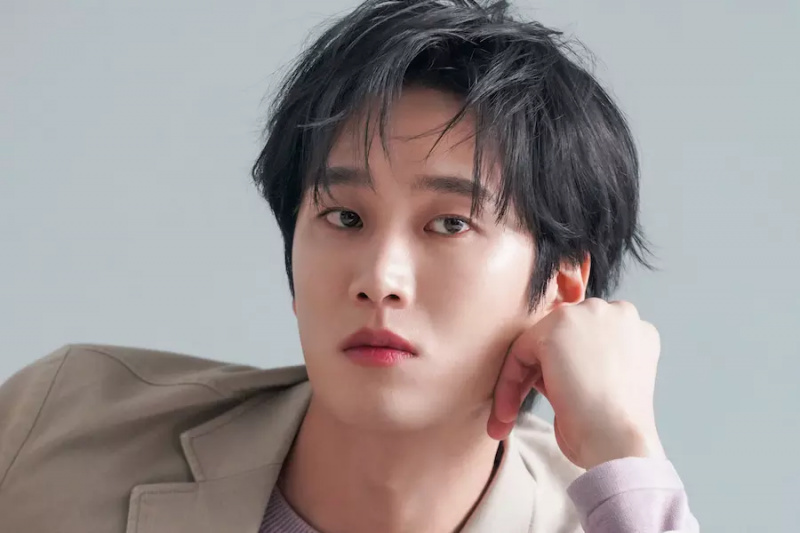 Ahn Bo Hyun en pourparlers pour jouer dans le prochain drame romantique historique de l'auteur du roman 'Love In The Moonlight'