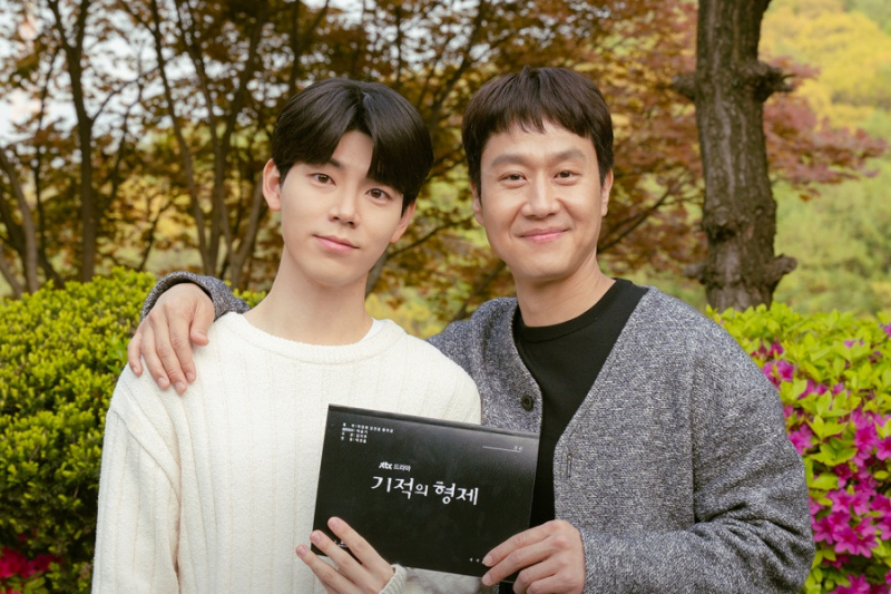 Drama Misteri JTBC Mendatang yang Dibintangi Jung Woo dan Bae Hyun Sung Konfirmasi Tanggal Penayangan
