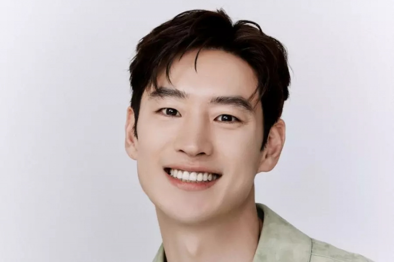 أكد Lee Je Hoon أنه نجم في الدراما الجديدة 'كبير المفتشين 1963'