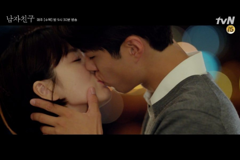 Song Hye Kyo dan Park Bo Gum Memanaskan Layar Dengan Ciuman “Encounter” yang Beruap