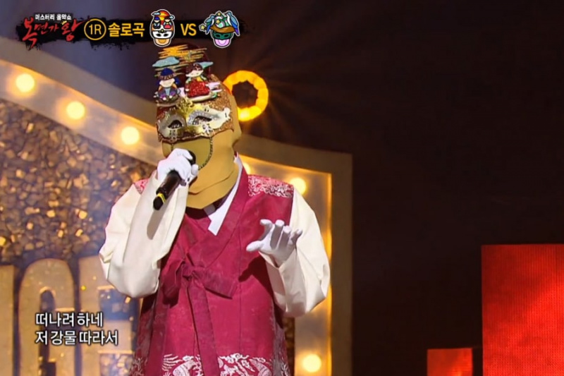 Le chanteur principal du groupe de garçons surprend avec sa voix douce sur 'The King Of Mask Singer'